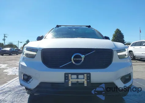 2021 Volvo Xc40 T5 R-Design z USA, uszkodzony, nr VIN YV4162UM1M2404976